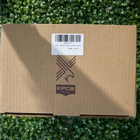 Mini Sewing Machine - Picture 3 of 4